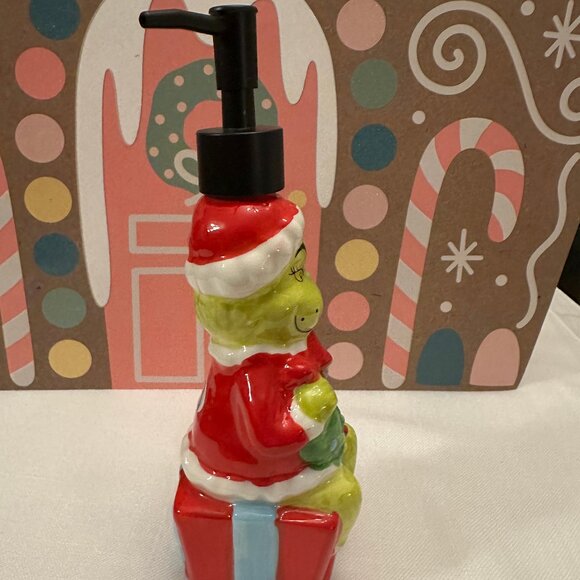 Dr. Seuss The Grinch NWT Wreath Holiday Soap 10" Dispenser - Picture 5 of 5